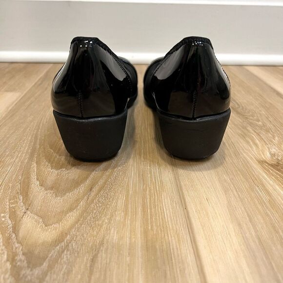 LIZ CLAIBORNE Barbara Black Closed Toe Wedge Size 6 - Picture 4 of 8
